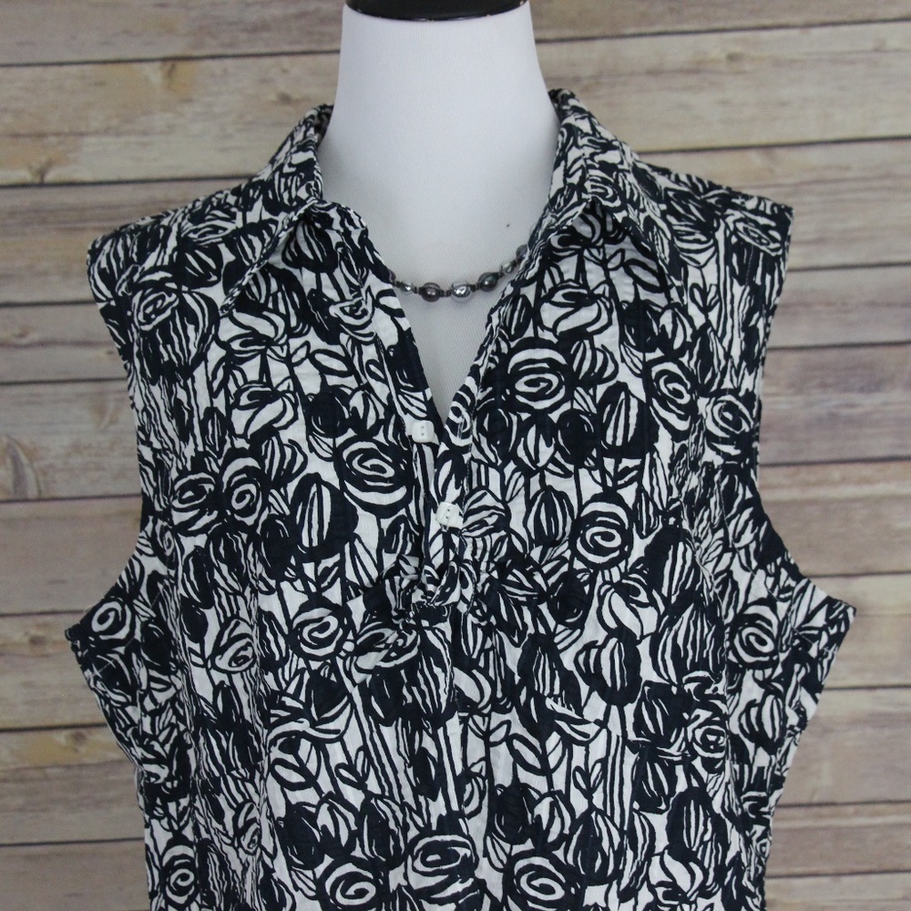 EMMA JAMES Navy and White Floral Sleeveless Top - Picture 2 of 8